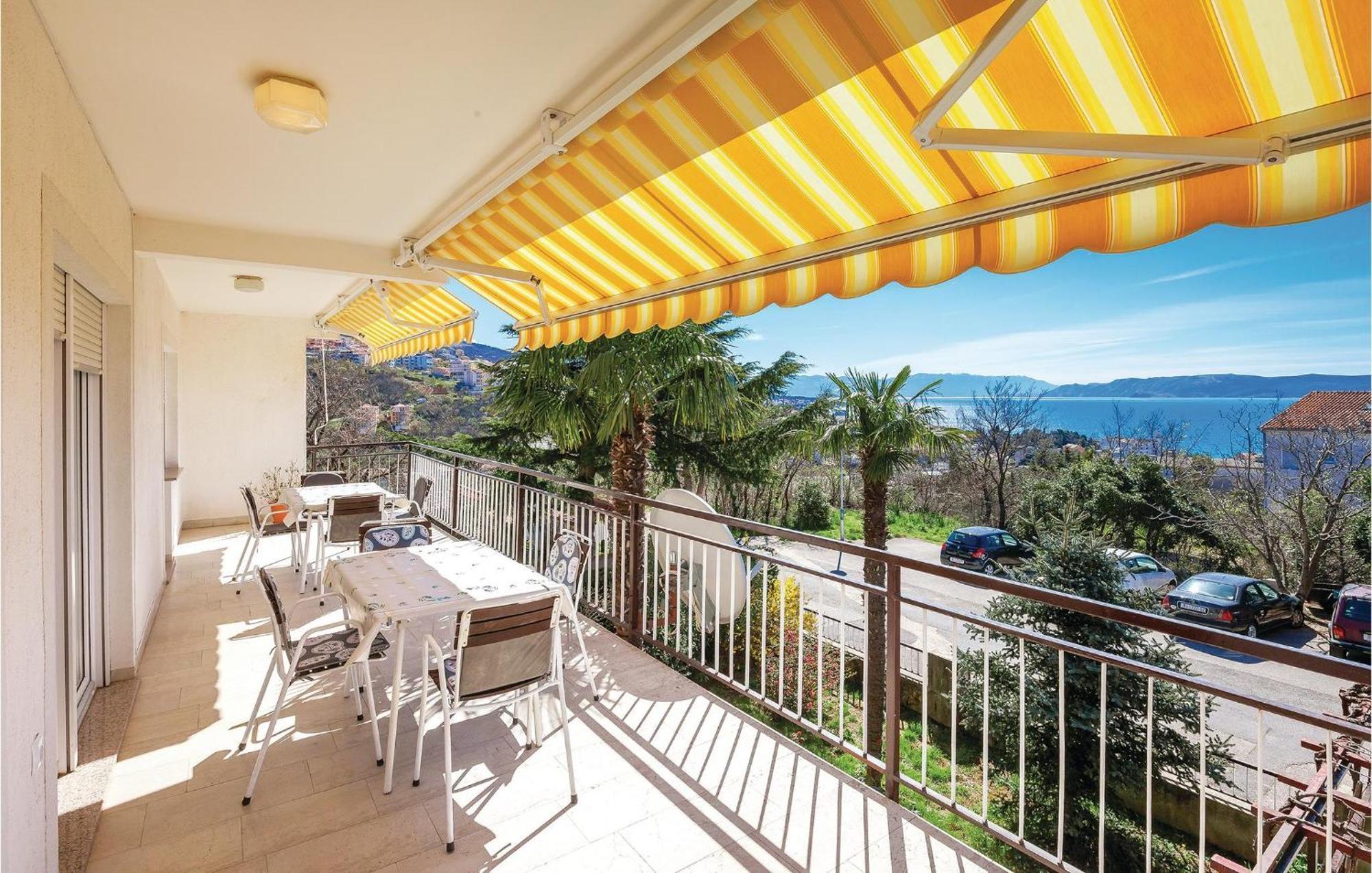 Beautiful Apartment In Crikvenica With Wifi * Цриквеница